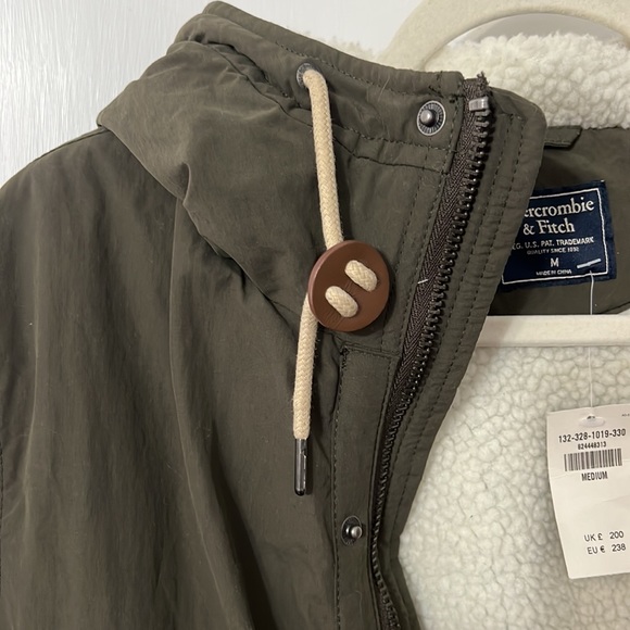 Abercrombie & Fitch Winter coat size Medium but fits a Large too - Picture 5 of 6